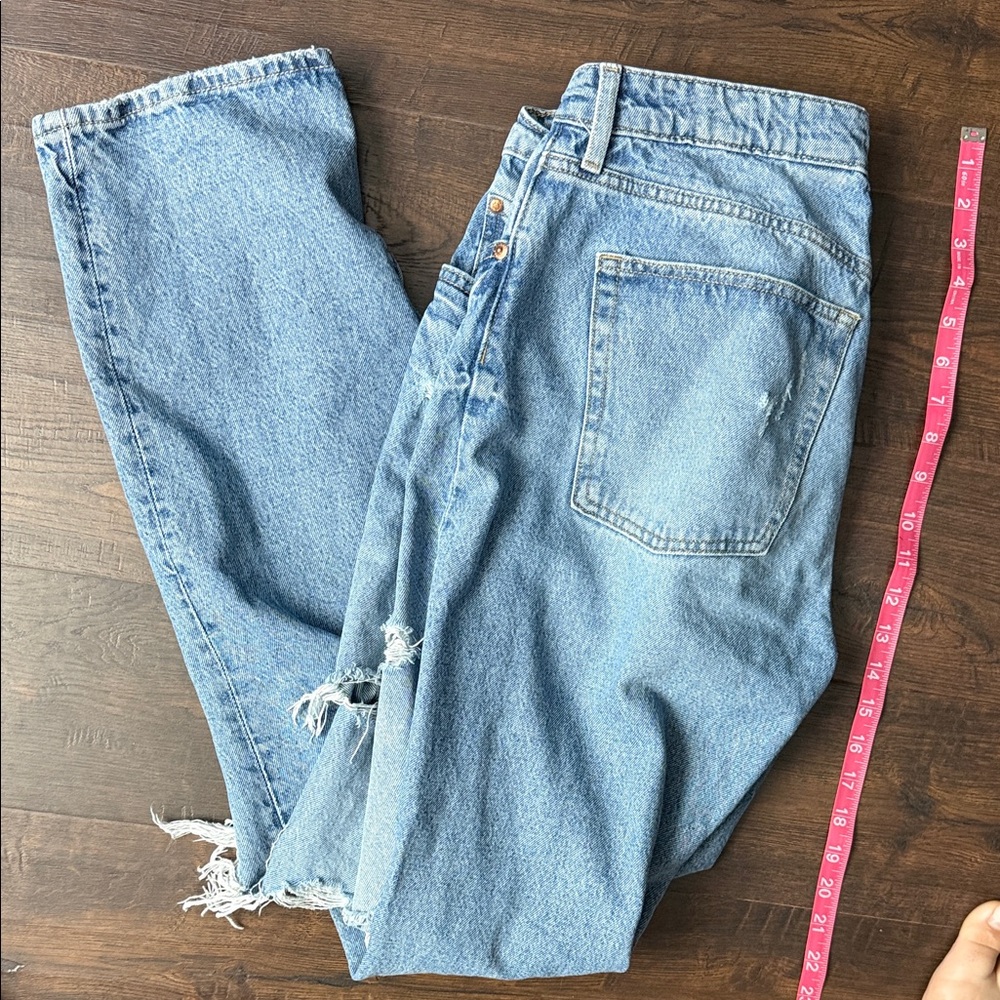 Levi's Women's Boyfriend Jeans in Light Blue #B37 - Picture 6 of 7